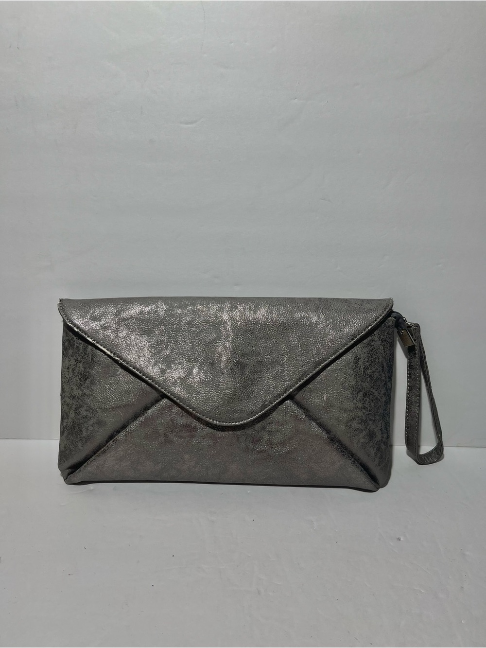 😍 Big Buddha Metallic Gray Envelope Clutch Wristlet with Cross-strap Chain